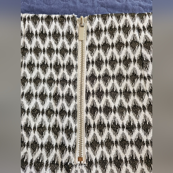 NWT Super Cute Dressy Skirt with gold thread, size 8 - Picture 3 of 5